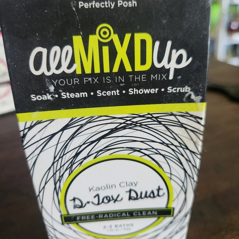 NEW Perfectly Posh fragrance salts